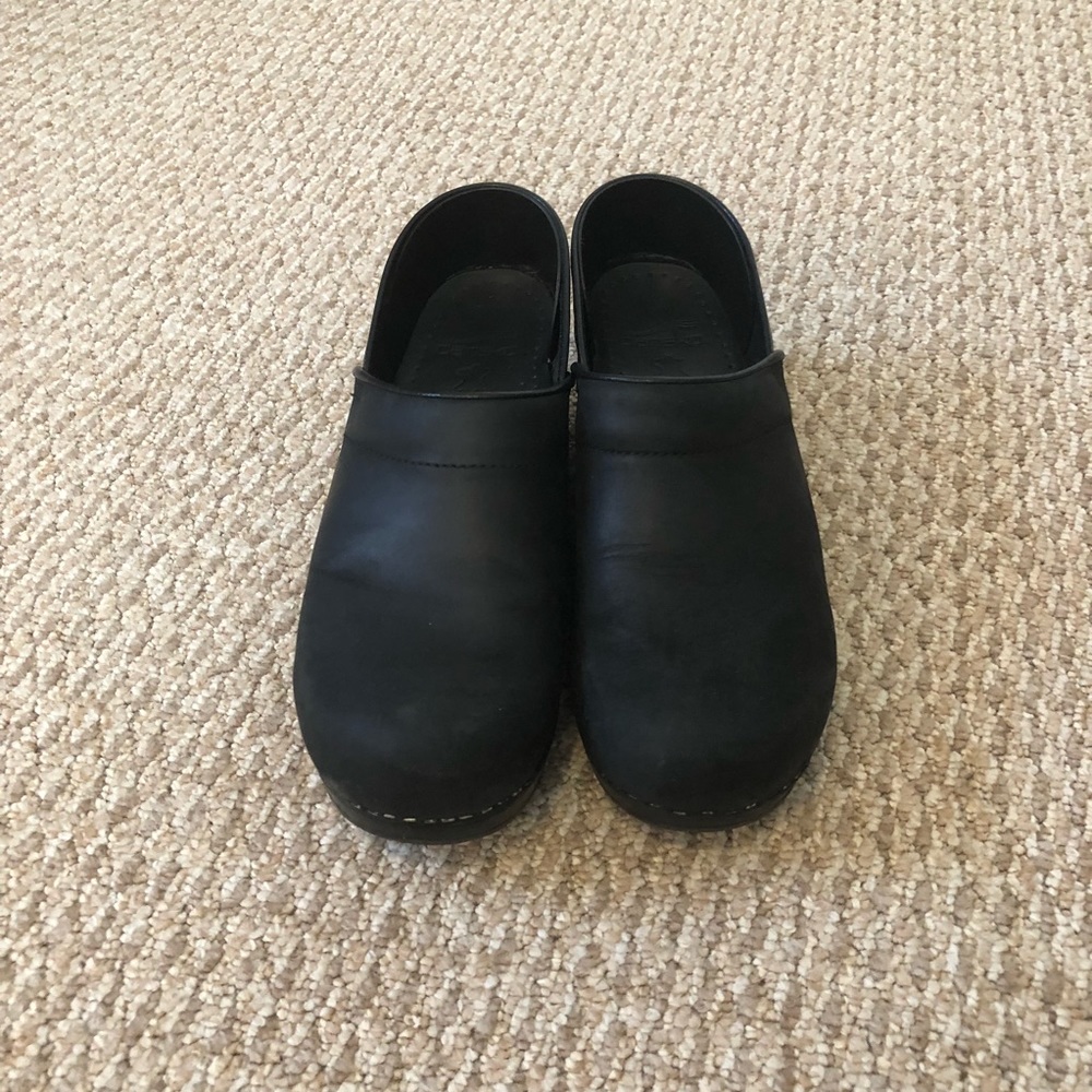 Oiled black leather Danskos!